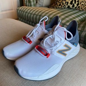 New Balance Fresh Foam Roav Size 9.5 white and gray